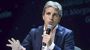 Caputo empieza a juntar dólares para un pago de deuda clave