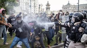 Aumento alarmante: las agresiones a la prensa crecieron un 55% en el segundo año de Milei