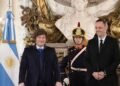 Milei enfrenta tensiones internas en la Rosada tras reunión con Adorni
