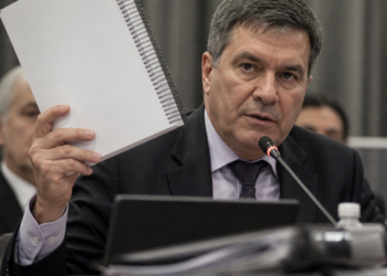 Exfuncionario presenta informe oficial para refutar acusaciones en el caso Cuadernos