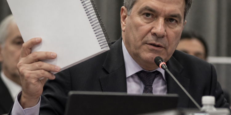 Exfuncionario presenta informe oficial para refutar acusaciones en el caso Cuadernos