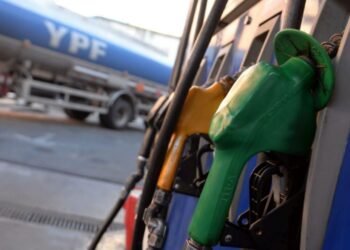 El Gobierno posterga el aumento impositivo sobre combustibles para asegurar estabilidad de precios