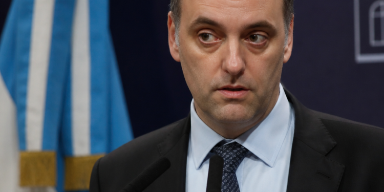 El kirchnerismo impulsó un proyecto para interpelar a Manuel Adorni en el Senado