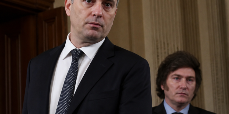 Reordenamiento interno del Gobierno ante la situación de Adorni