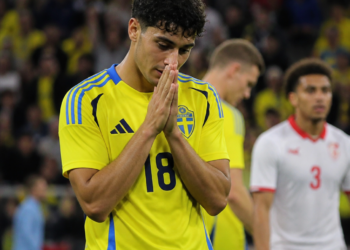 Yasin Ayari y su emotivo gesto tras anotar en la goleada de Suecia ante Túnez