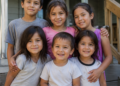 La conmovedora historia de seis hermanos que lucharon por permanecer unidos y encontraron una nueva familia