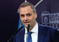 Renuncia de Adorni en YPF: el salario de los directores de la petrolera