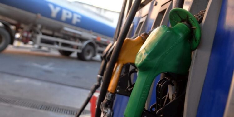 El Gobierno posterga el aumento impositivo sobre combustibles para asegurar estabilidad de precios