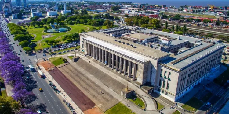 Buenos Aires se mantiene como la mejor ciudad de América Latina para estudiar, aunque enfrenta desafíos por el costo de vida