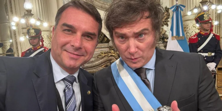 Javier Milei viaja a San Pablo para respaldar la candidatura de Flavio Bolsonaro