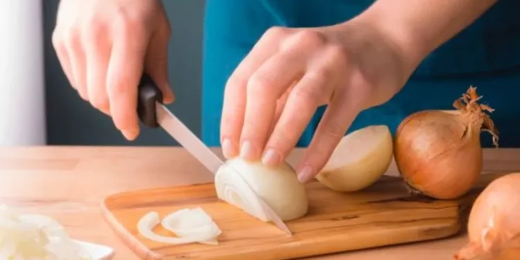 Descubre el truco para cortar cebollas sin lágrimas