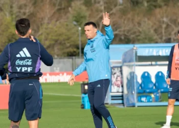 La Selección argentina se entrena en Kansas: Nahuel Molina toma fuerza para ser titular ante Austria