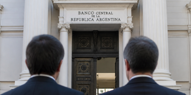 Analistas consideran que la reforma del Banco Central protege a la cúpula, pero restringe al próximo gobierno