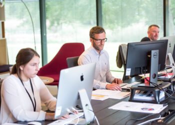 La aplicación de la reforma laboral avanza lentamente y el empleo mantiene su tendencia negativa