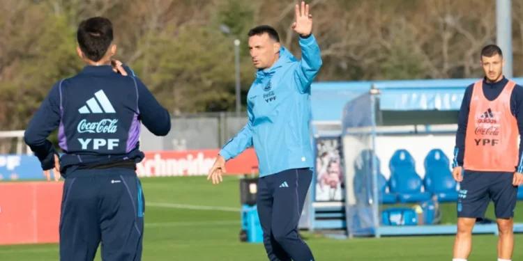 La Selección argentina se entrena en Kansas: Nahuel Molina toma fuerza para ser titular ante Austria