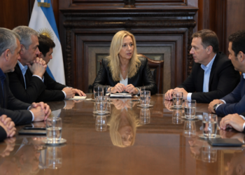 Karina Milei preside encuentro de mesa política, debut de Diego Santilli como jefe de Gabinete