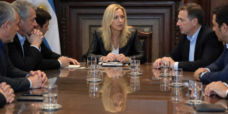 Karina Milei preside encuentro de mesa política, debut de Diego Santilli como jefe de Gabinete
