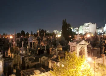 La Ciudad habilitará un shop de regalos en el Cementerio de la Recoleta y permitirá la venta de comida