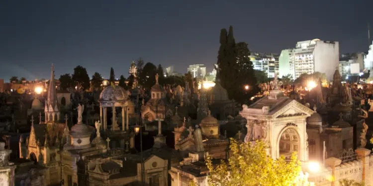 La Ciudad habilitará un shop de regalos en el Cementerio de la Recoleta y permitirá la venta de comida