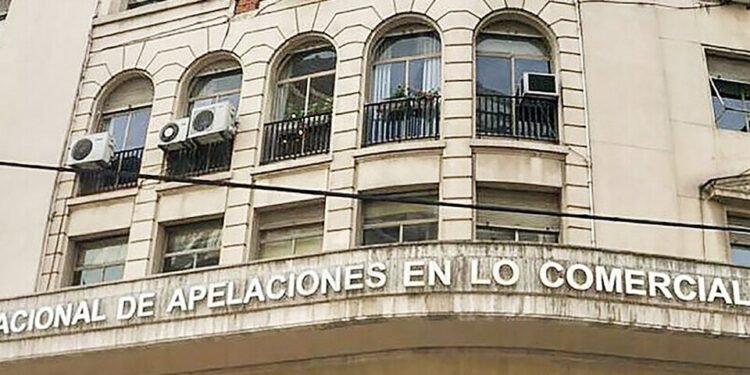 Consumidor halla una piedra en una gaseosa, demanda a la empresa y logra una cuantiosa indemnización