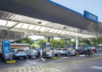 Combustibles: la nafta aumentó más de 550% desde el inicio del gobierno de Milei