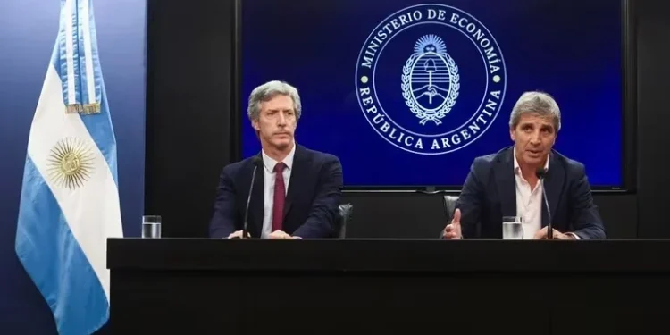 El Gobierno amplió el acceso de las empresas al crédito en dólares y mantuvo límites para los bancos
