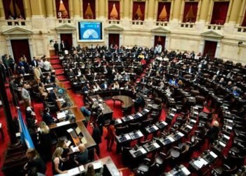 El Gobierno impulsa la reforma del Banco Central y enfrenta cuestionamientos por la ley de tierras