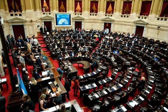 El Gobierno impulsa la reforma del Banco Central y enfrenta cuestionamientos por la ley de tierras