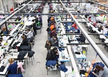 Una empresa textil cerró dos plantas y despidió a 120 trabajadores