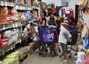 Una familia necesitó más de $1,5 millones en julio para superar el umbral de pobreza