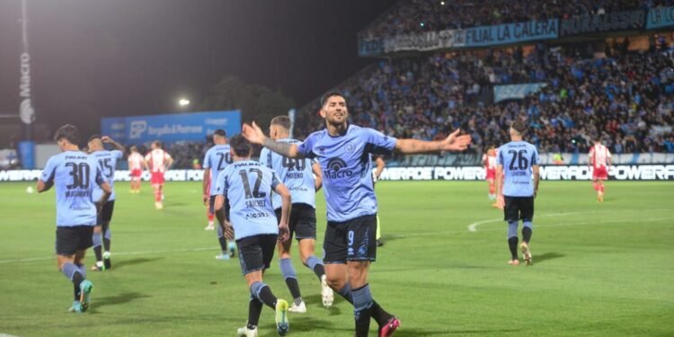 Belgrano logra un valioso triunfo frente a Independiente Rivadavia, consolidándose en el Clausura