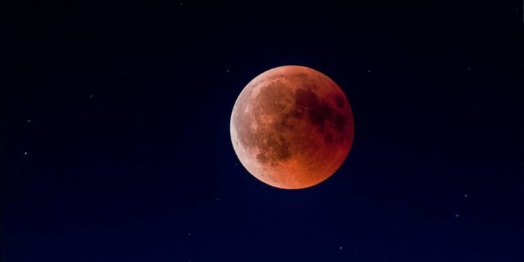 Eclipse Lunar Parcial de 2026: Imágenes Asombrosas y Detalles del Fenómeno