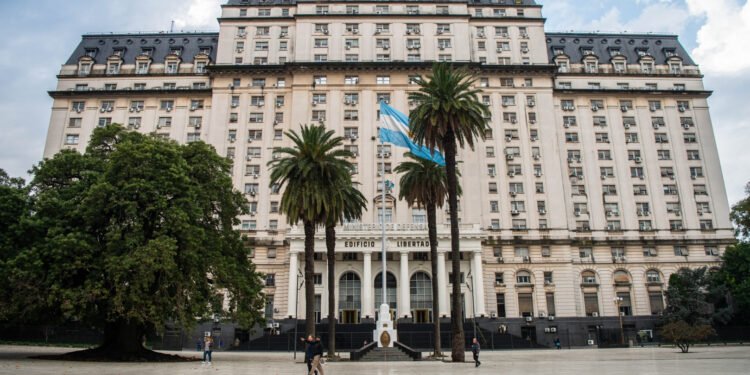 Milei modificó el Presupuesto 2026 y reforzó partidas para salarios, inteligencia, Defensa y el área espacial