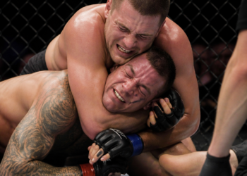 Singular enfrentamiento en UFC: un agente policial derrota a un exconvicto en 57 segundos