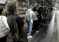 Dificultades para recargar la SUBE: extensas colas y retrasos en estaciones de subte y tren