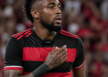 El curioso dispositivo de luz verde utilizado por un jugador del Flamengo