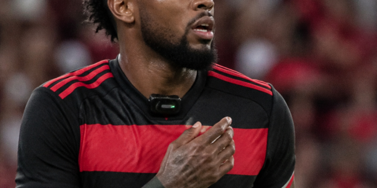 El curioso dispositivo de luz verde utilizado por un jugador del Flamengo