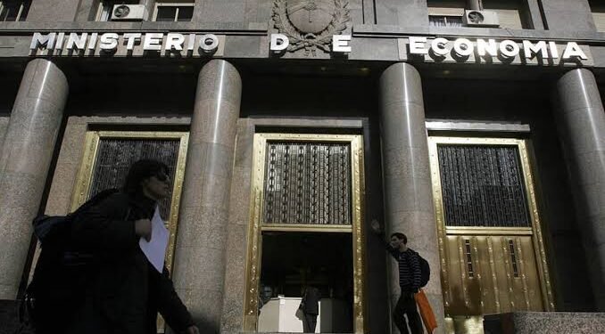 Deuda: el Gobierno necesita asegurar dólares para afrontar los vencimientos de 2027 y 2028
