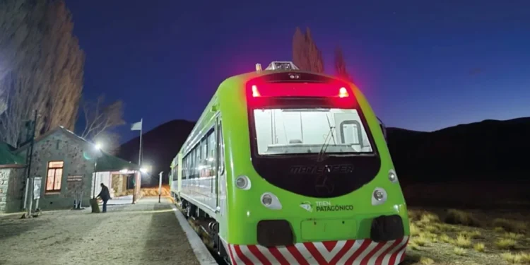 Se inicia la venta de pasajes para un viaje de 800 km por paisajes patagónicos