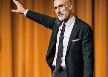 Arthur Brooks, académico de Harvard, reflexiona sobre la búsqueda de la felicidad