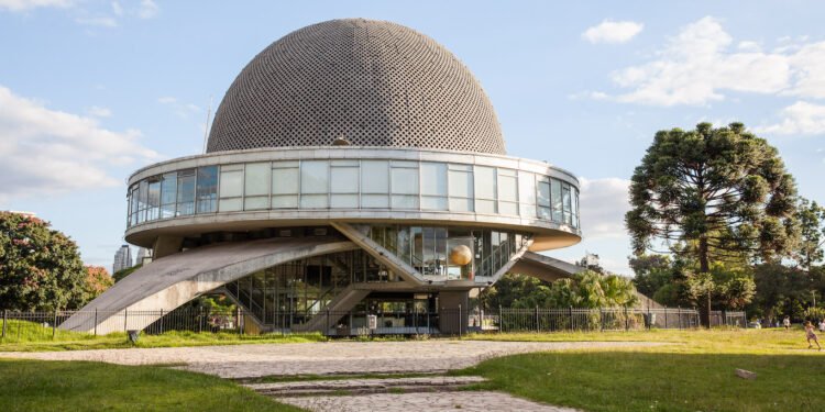Convocatoria a un abrazo solidario en el Planetario para unir al mundo